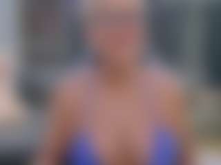 Fit Cougar's Live Sex Cam Show