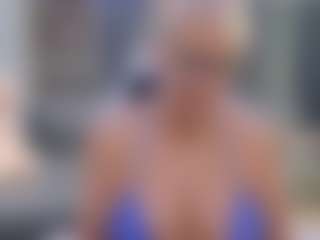 Fit Cougar's Live Sex Cam Show