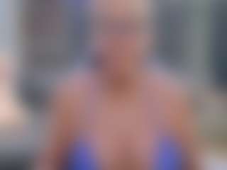 Fit Cougar's Live Sex Cam Show