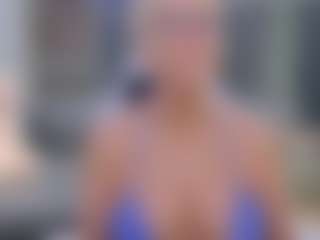 Fit Cougar's Live Sex Cam Show