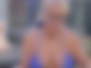 Fit Cougar's Live Sex Cam Show