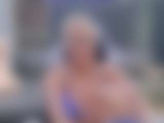 Fit Cougar's Live Sex Cam Show