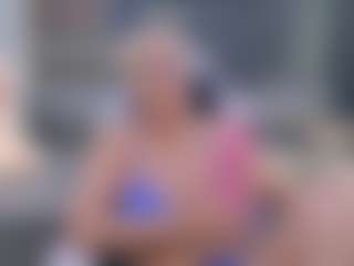 Fit Cougar's Live Sex Cam Show