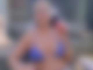 Fit Cougar's Live Sex Cam Show