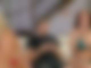Fit Cougar MILF webcam performer live streaming