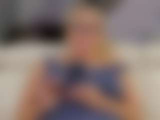 Fit Cougar's Live Sex Cam Show