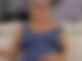 Fit Cougar's Live Sex Cam Show