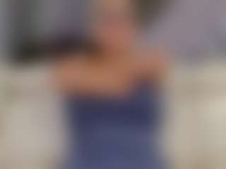 Fit Cougar's Live Sex Cam Show