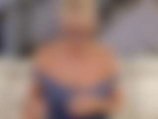 Fit Cougar's Live Sex Cam Show