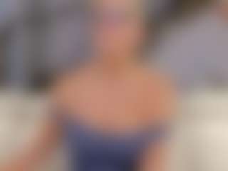 Fit Cougar's Live Sex Cam Show