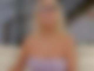 Fit Cougar's Live Sex Cam Show