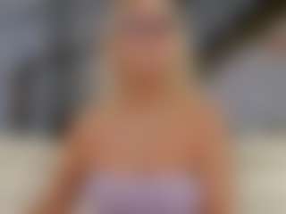 Fit Cougar's Live Sex Cam Show