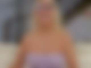 Fit Cougar's Live Sex Cam Show