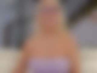 Fit Cougar's Live Sex Cam Show