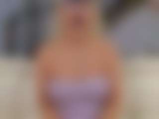 Fit Cougar's Live Sex Cam Show