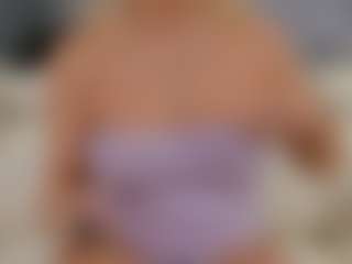 Fit Cougar's Live Sex Cam Show