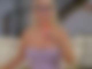 Fit Cougar's Live Sex Cam Show