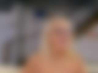 Fit Cougar's Live Sex Cam Show