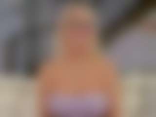 Fit Cougar's Live Sex Cam Show