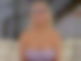 Fit Cougar's Live Sex Cam Show