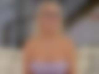 Fit Cougar's Live Sex Cam Show