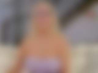 Fit Cougar's Live Sex Cam Show