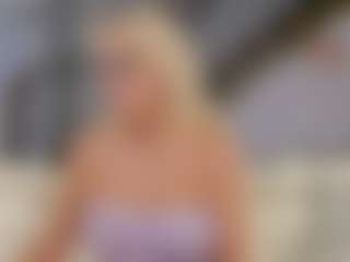 Fit Cougar's Live Sex Cam Show