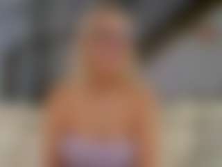 Fit Cougar's Live Sex Cam Show