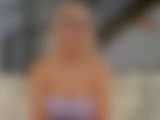 Fit Cougar's Live Sex Cam Show