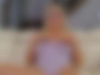 Fit Cougar's Live Sex Cam Show