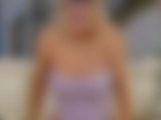 Fit Cougar's Live Sex Cam Show