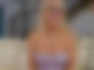 Fit Cougar's Live Sex Cam Show