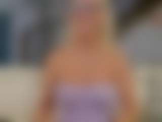 Fit Cougar's Live Sex Cam Show