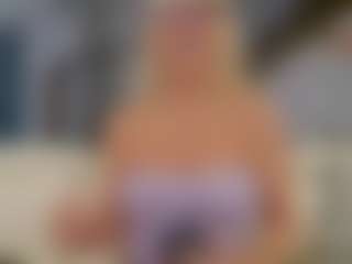Fit Cougar's Live Sex Cam Show