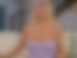 Live cam show with Fit Cougar - Shaved Pussy on AdultVida.com