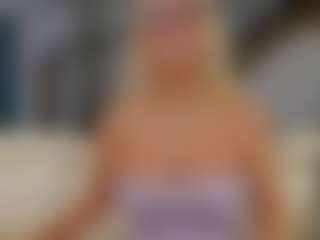 Fit Cougar's Live Sex Cam Show