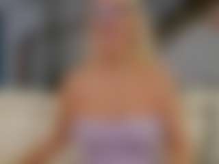 Fit Cougar's Live Sex Cam Show