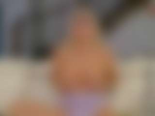 Fit Cougar's Live Sex Cam Show