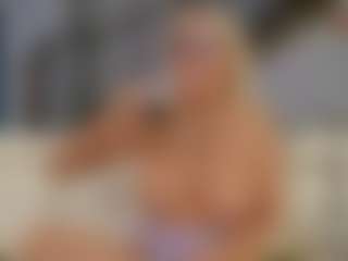 Fit Cougar's Live Sex Cam Show