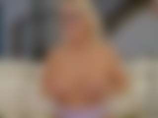 Fit Cougar's Live Sex Cam Show