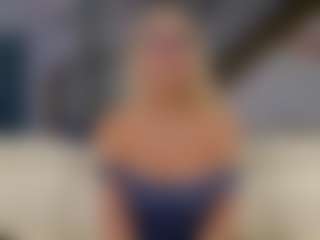 Fit Cougar's Live Sex Cam Show