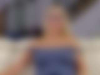 Fit Cougar's Live Sex Cam Show