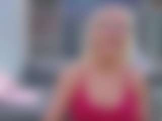 Fit Cougar's Live Sex Cam Show