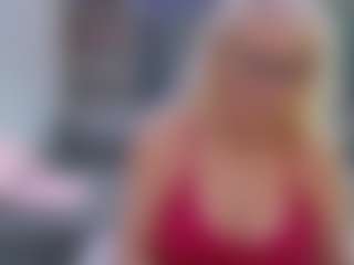 Fit Cougar's Live Sex Cam Show
