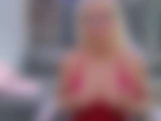 Fit Cougar's Live Sex Cam Show