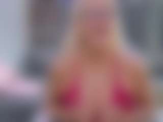 Fit Cougar's Live Sex Cam Show