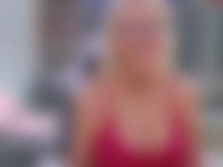 Fit Cougar's Live Sex Cam Show