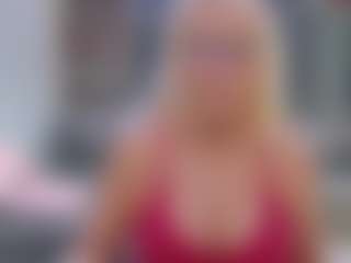 Fit Cougar's Live Sex Cam Show