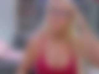 Fit Cougar's Live Sex Cam Show