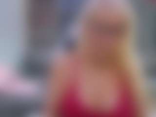 Fit Cougar's Live Sex Cam Show